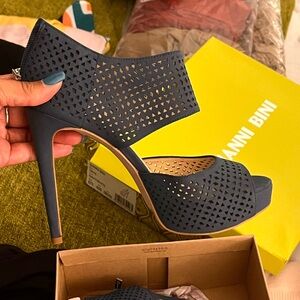 Jessica Simpson heel NWT